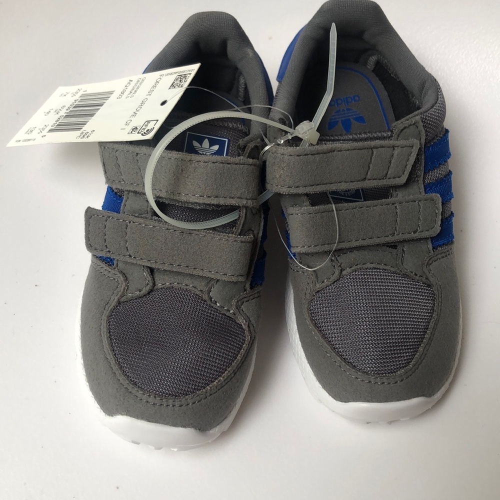 New boy adidas sneaker 7y